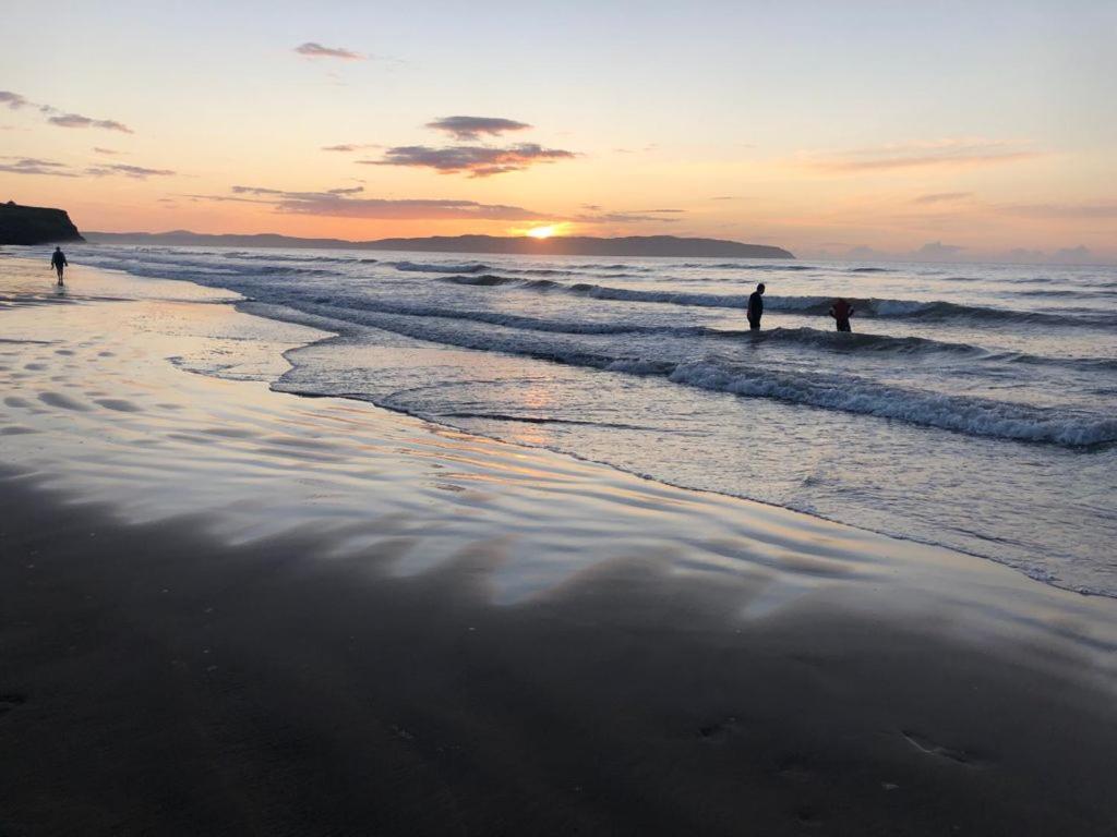 Sea House, Castlerock - Hosts 6, 3 Bedroom House 외부 사진